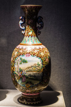 掐珐琅欧式花纹绘古代人物瓶
