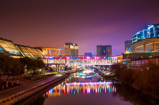 圆融广场夜景