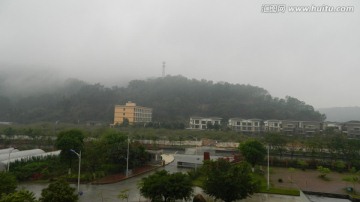 山色空蒙雨亦奇