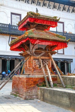 地震后的杜巴广场