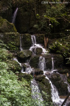 山野瀑布