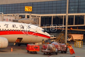 上海虹桥国际机场停机坪夕照
