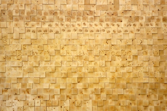 木块拼接的凹凸墙壁