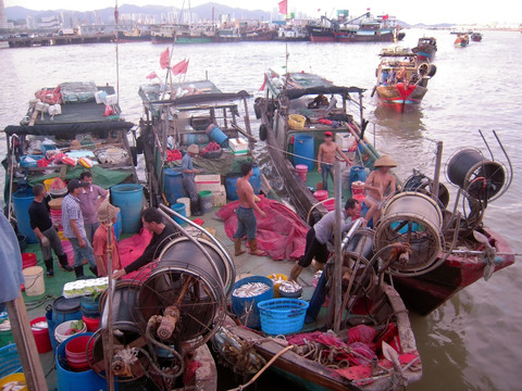 珠海香洲渔港水域景色