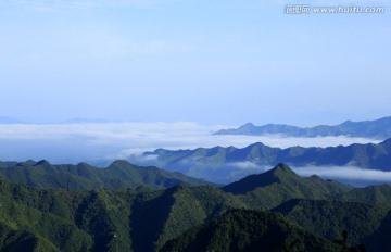 山峦云海