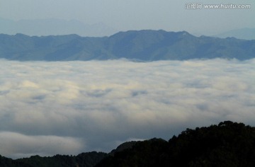 山峦云海