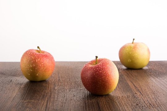 三个 苹果