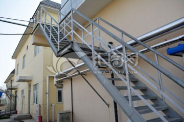 钢质楼梯