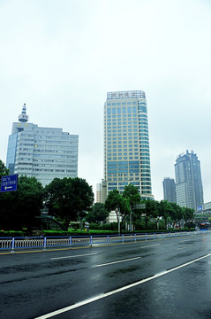 无锡雨后街道