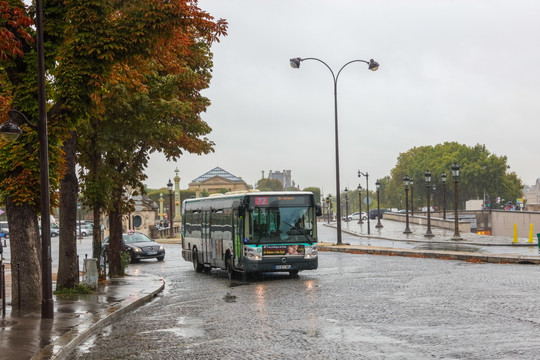 巴黎公交车 巴黎街景