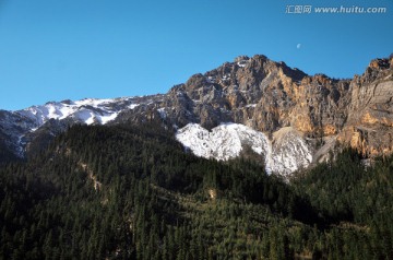 雪山 伴月