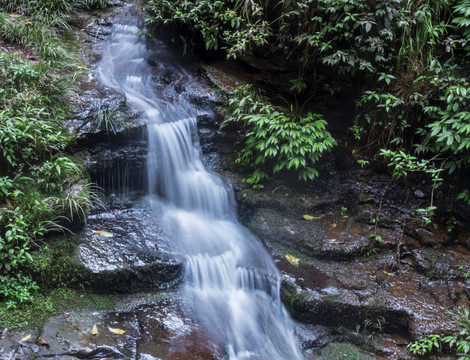 瀑布流水