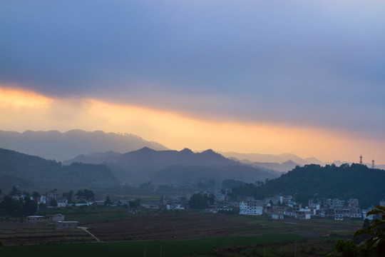 郎岱的朝霞