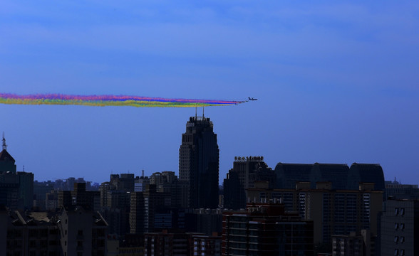 彩练当空