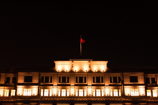 夜拍外滩的民国建筑