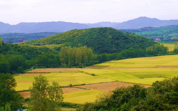 秋天山区