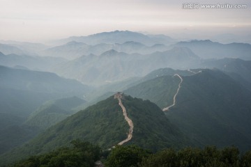 长峪城村明长城 雨雾迷蒙