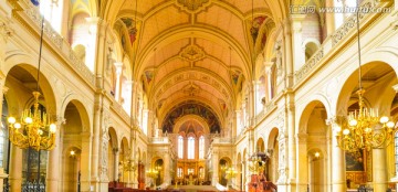 法国巴黎天主圣三教堂金色大厅