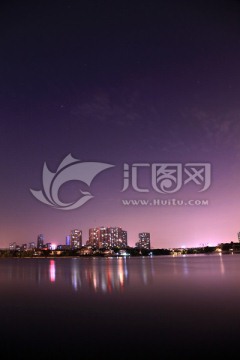 夜色湖景