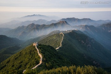 长峪城村明长城 雨雾迷蒙