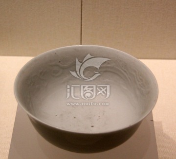 元代龙纹瓷碗