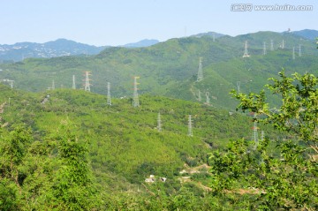 山区输电塔