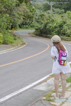 日本旅行背包客公路打车高清大图