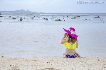 日本泳装沙滩少女高清大图