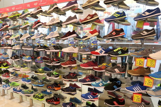 运动鞋专卖店 货架