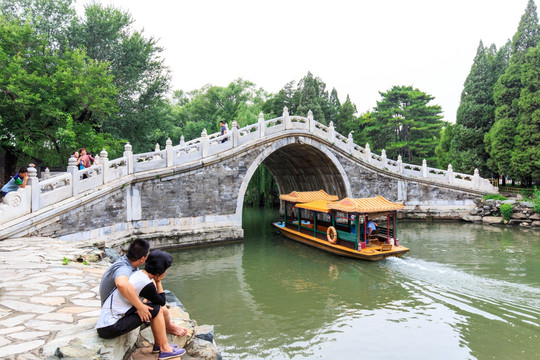 北京颐和园半壁桥游船画舫