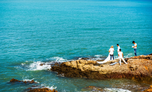 海水 海边拍婚纱照