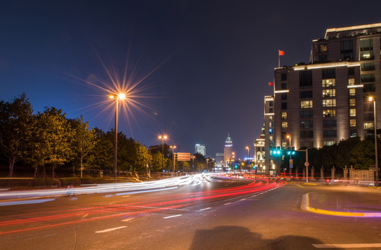 上海外滩道路夜景