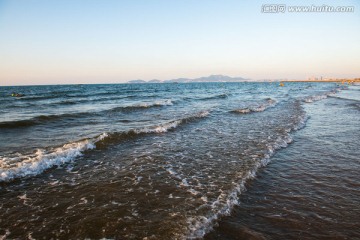 海滩海浪