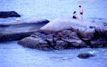 海边情侣