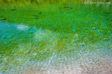 湖水背景