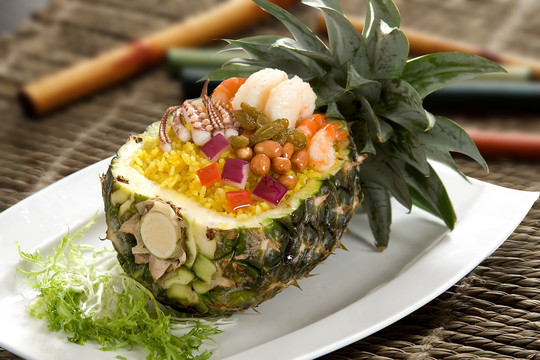 菠萝泰式海鲜饭