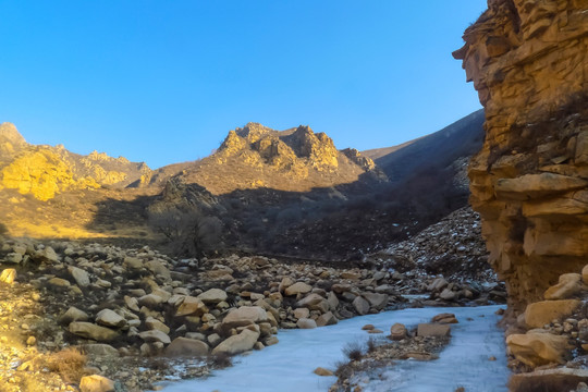 大青山冬景