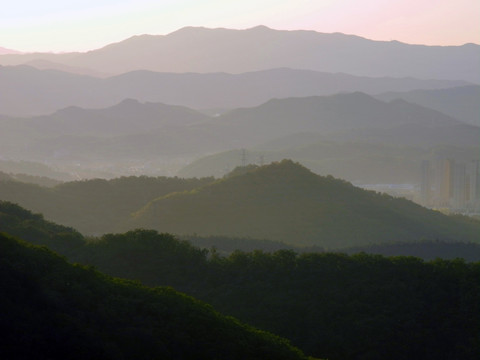 重峦群山