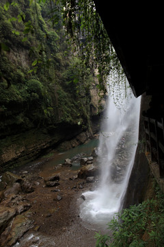 瀑布 峡谷