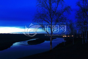 夜幕下的额尔古纳河