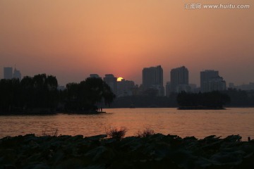 大明湖夕阳