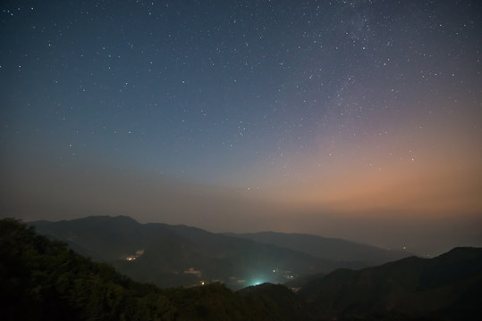 山区星空