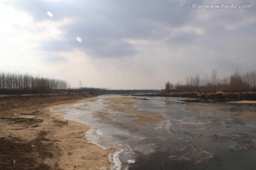 冬天的河流