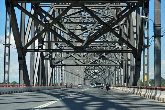 因瓦大桥 桥梁