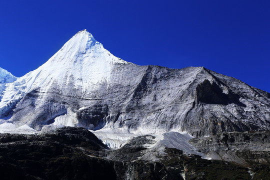 雪山近景