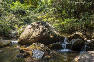 山涧溪流