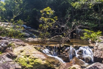 山涧溪流