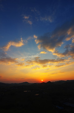 夕阳 晚霞 有噪点