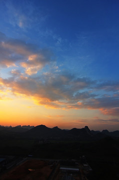 夕阳 晚霞 有噪点