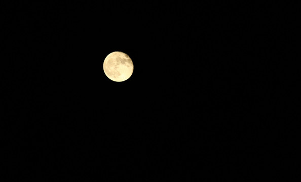 空中的月亮